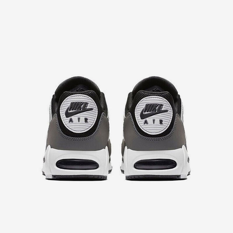 ナイキ公式の本格的なエア マックス メンズ クッション性と通 - Men Shoes Myntra のレビューと価格